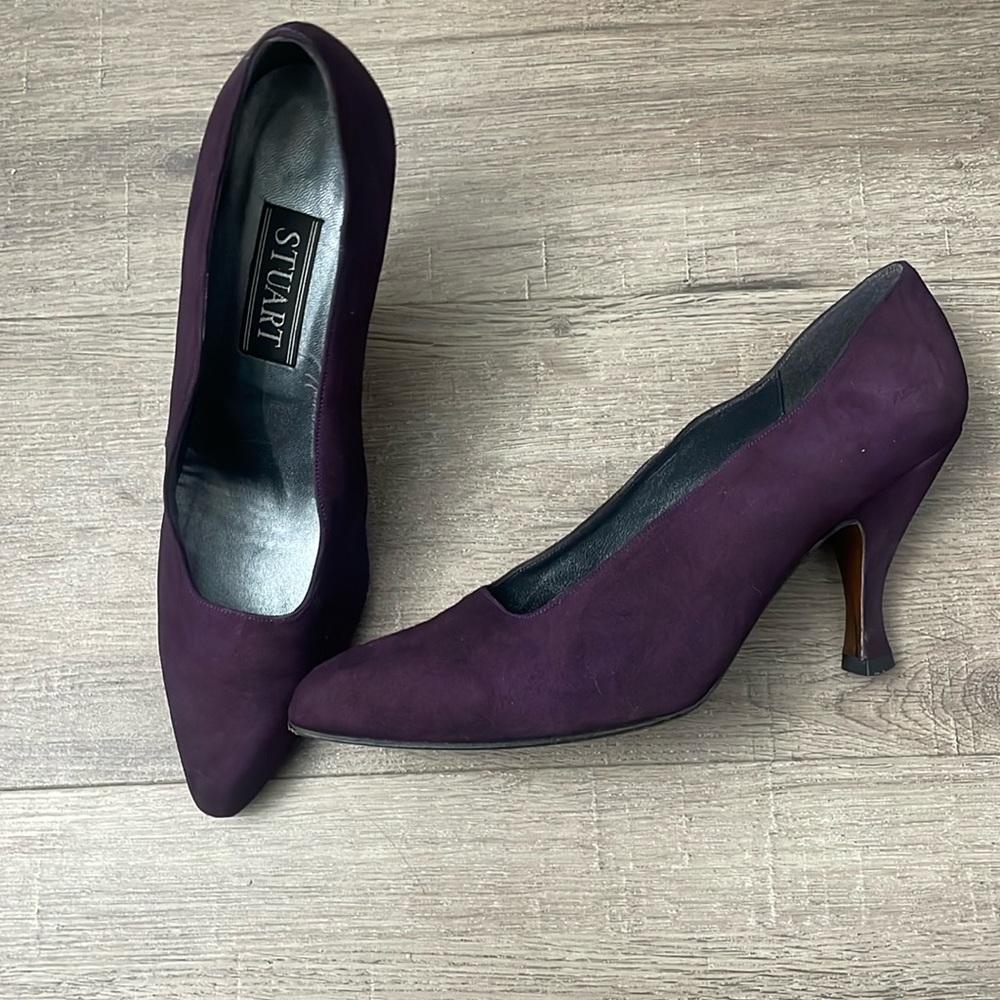 Stuart Weitzman Kitten Heel Suede color Plum